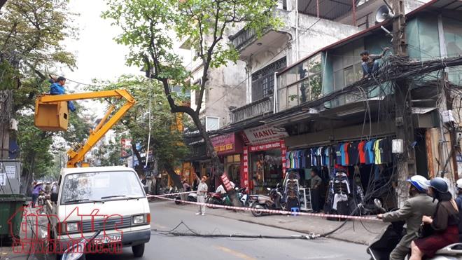 Thanh thải cáp tại phố Đội Cấn, trả lại vẻ phong quang cho tuyến phố ảnh 6